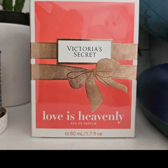 New and sealed Victoria Secret Love is Heavenly perfume 1.7 oz perfume - Picture 1 of 1